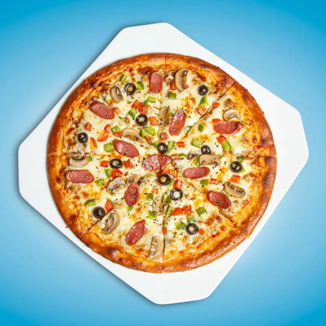 Food photography of pizza on lifestyle background using DoMyShoot  