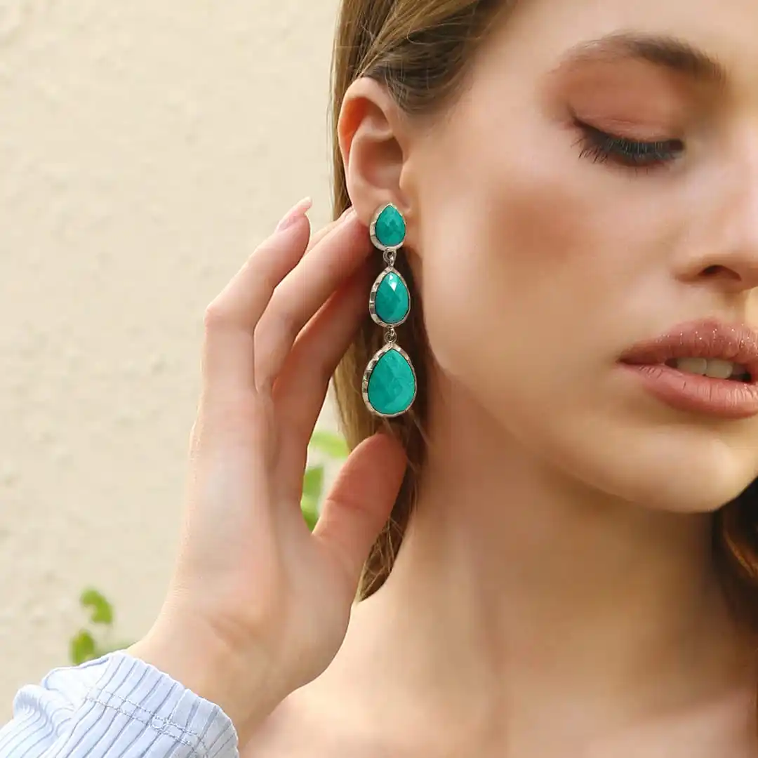 Jewelry photography of earrings on lifestyle background using domyshoot 